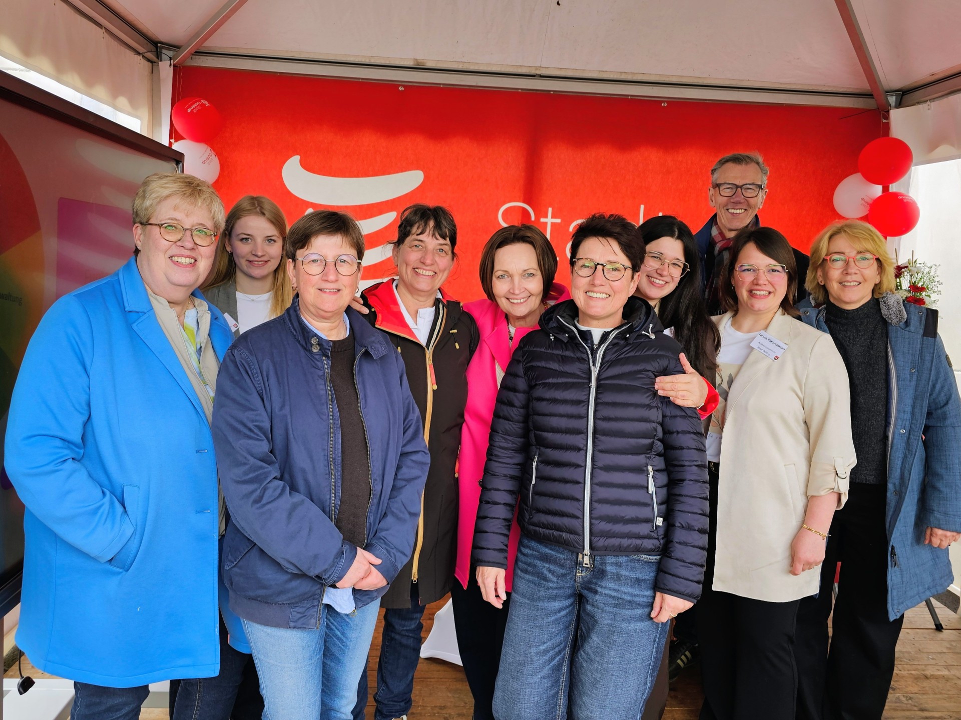 Sie sehen: eine Gruppe von Personen