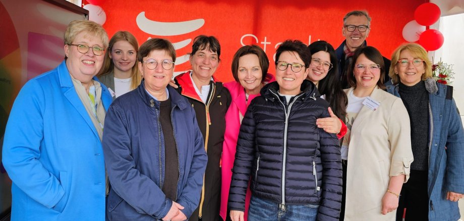 Sie sehen: eine Gruppe von Personen