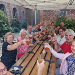 Ein "Prosit" gehört dazu: Hier nach der Besichtigung der Biobrauerei bei Bailleul