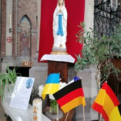Ein internationaler Gottesdienst in der Kirche St. Vaast d' Estaires