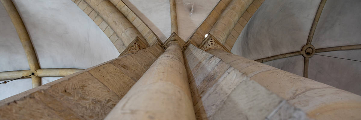 Blick auf Säulenkapitell in der Stiftskirche Welbergen