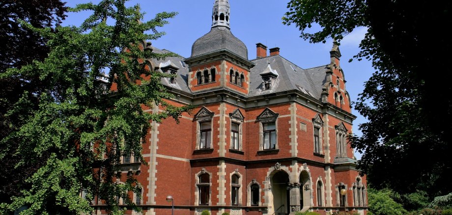 Ansicht der Villa Winkel vom Haupteingang im Stadtpark