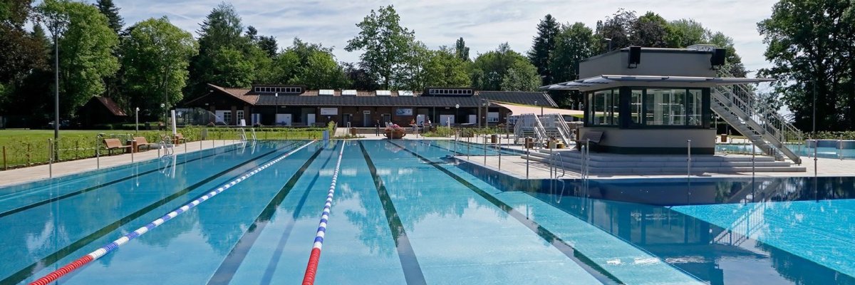Bahnen im Schwimmerbecken des Bergfreibads
