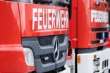 Feuerwehrfahrzeuge mit Auschrift