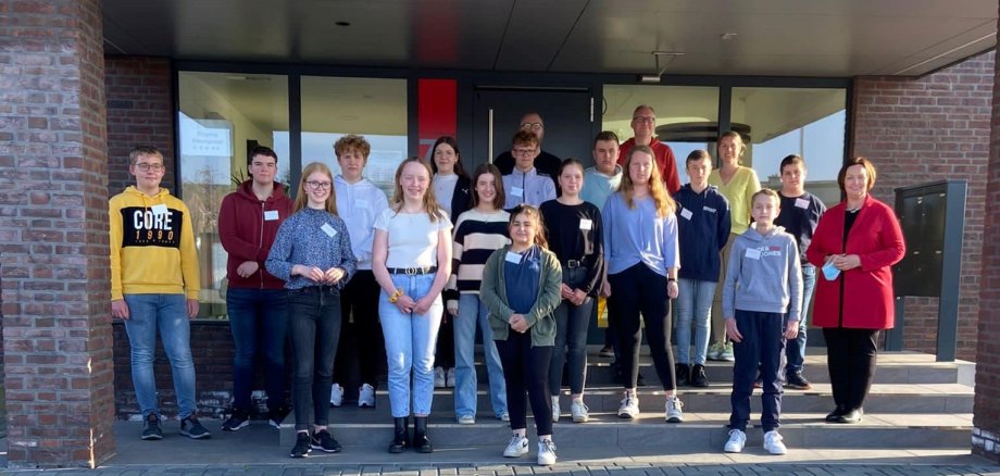 Sie sehen: eine Personengruppe (Jugendparlament)