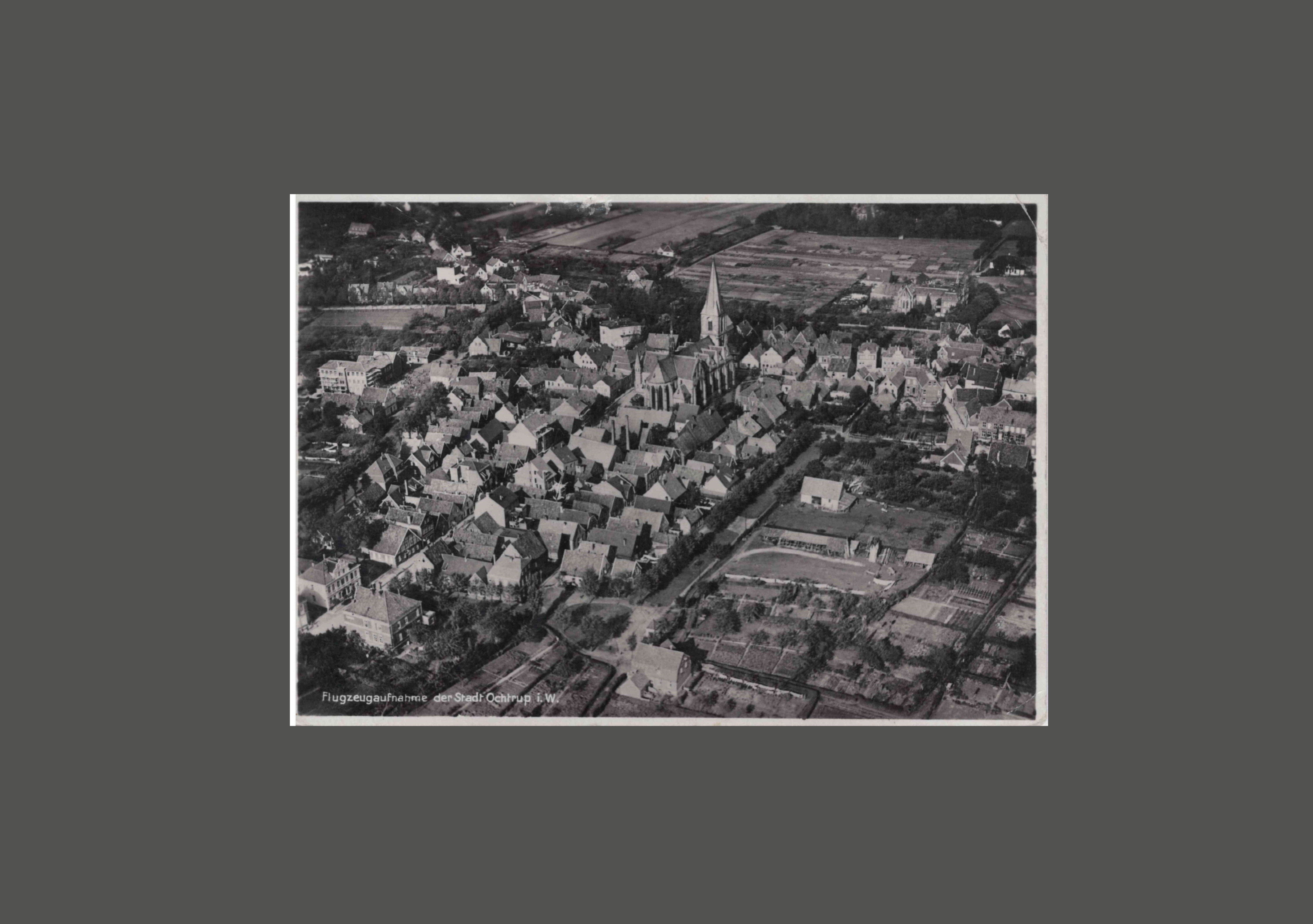 Sie sehen: Eine alte Luftaufnahme der Innenstadt von Ochtrup