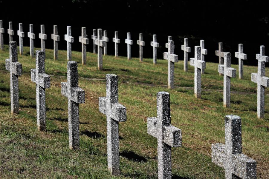 Sie sehen: die Kreuze von anonymen Soldatengräbern