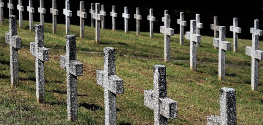 Sie sehen: die Kreuze von anonymen Soldatengräbern