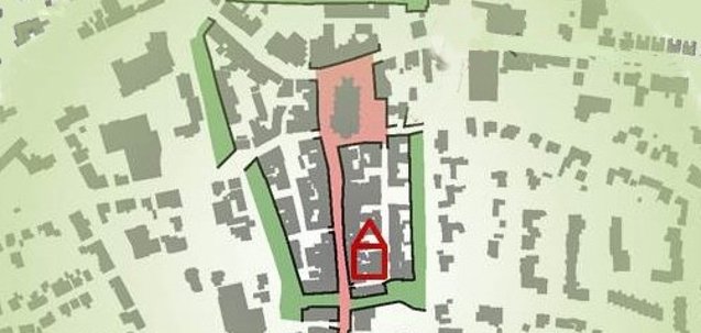 Karte der Innenstadt mit rosa markierter Fußgängerzone und Einzeichnungh des neuen Rathausstandorts (rot)