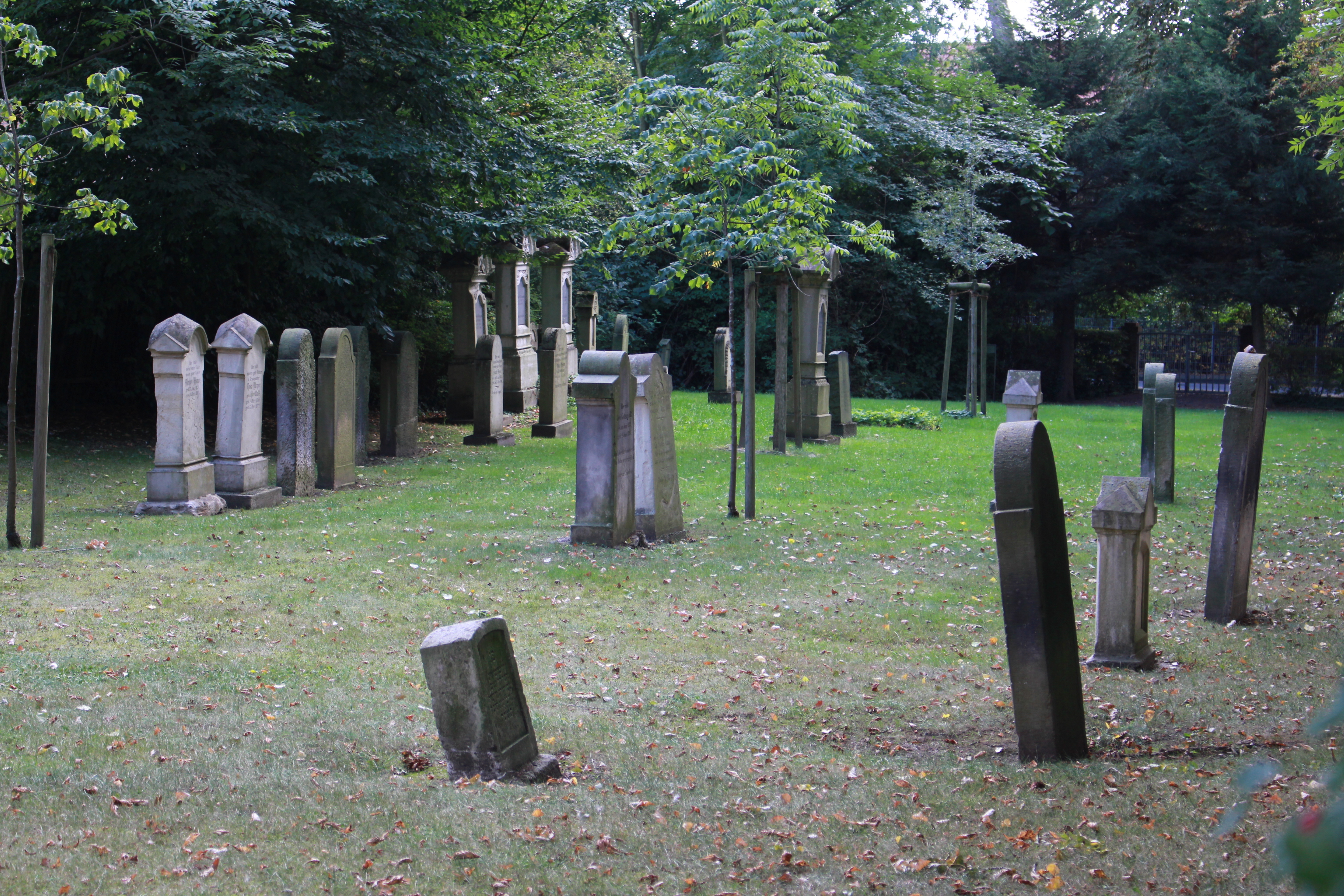 Steingarbmale auf dem jüdischen Friedhof