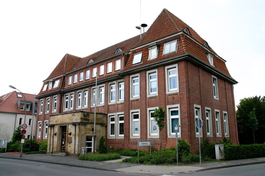 Frontansicht des Rathauses