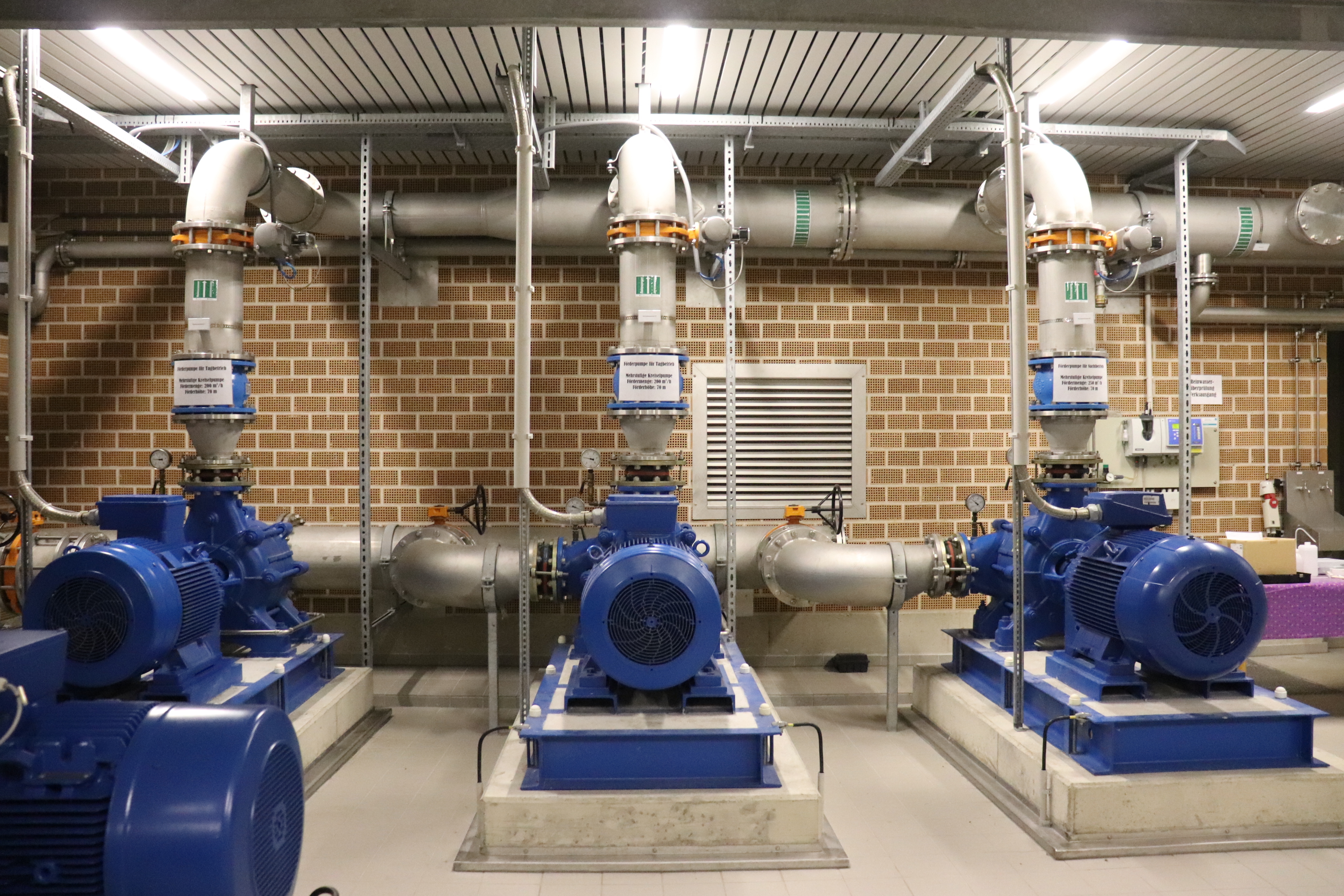 Sie sehen: Aufbereitungsanlagen in einem Wasserwerk
